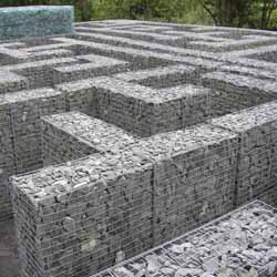Ein Labyrinth aus Gabionen