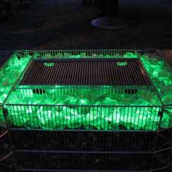 Grillstation aus Gabionen mit grüner LED Beleuchtung