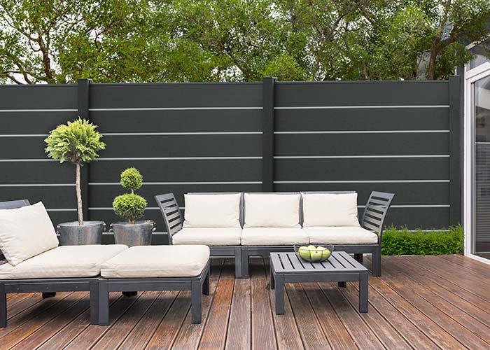 BPC Sichtschutz in anthrazitgrau mit silbernen Lisenen aus Aluminium