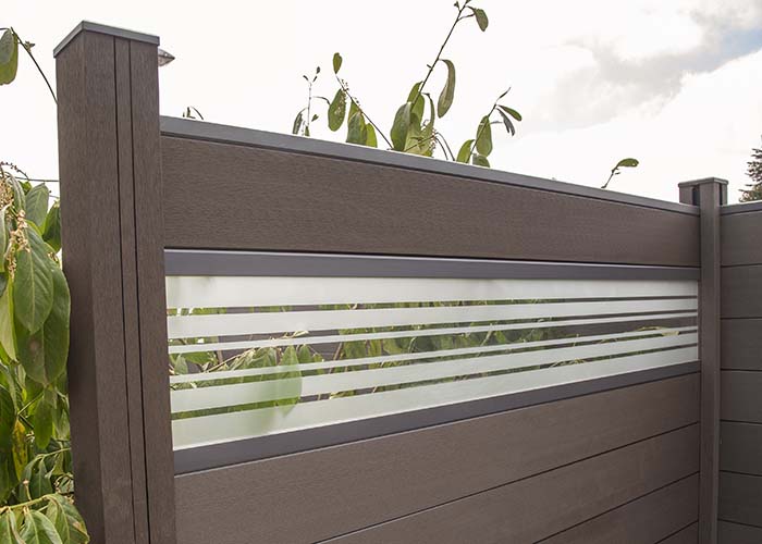 BPC Sichtschutz in Terra mit Glaselement