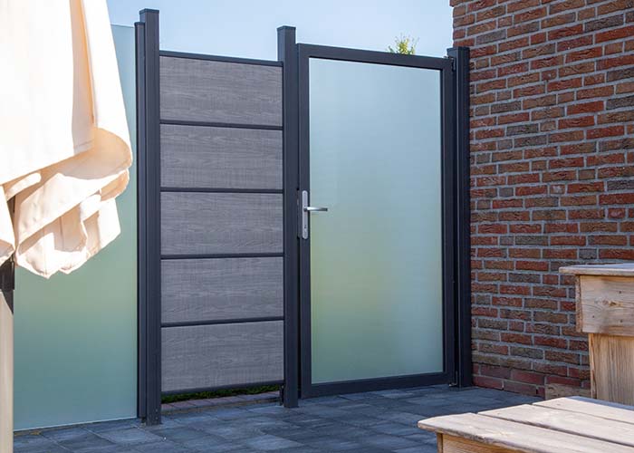 PVC Grey Ash Cut mit Lisenen und Glastür